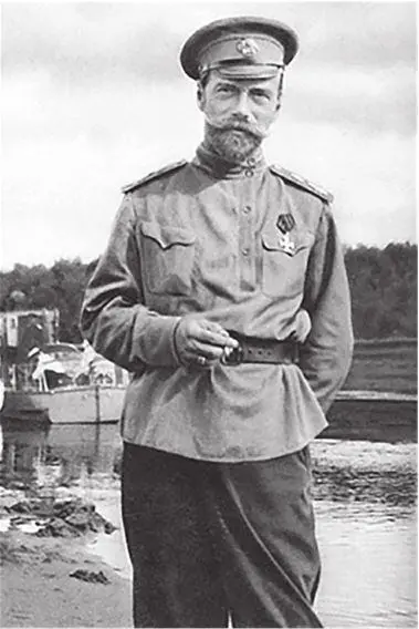 Император Николай II Фотография 1915 г Более того оказавшись один на один с - фото 8