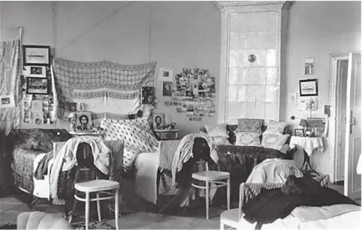 Комната великих княжон в губернаторском доме в Тобольске Тобольский солдатский - фото 16