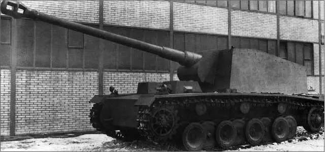 Самоходноартиллерийская установка 128 cm PanzerSelbstfahrlafette V во дворе - фото 6