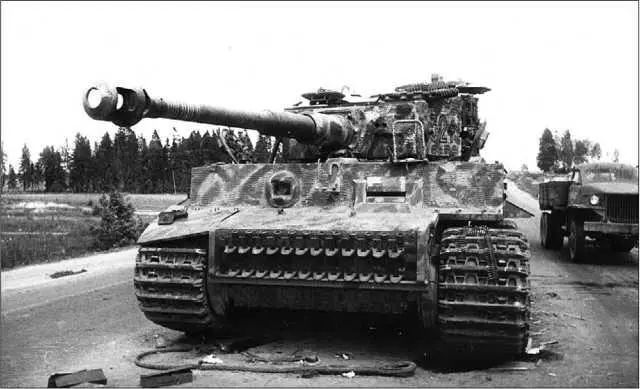 Тигр подбитый частями Красной Армии 3й Белорусский фронт 8 июля 1944 года - фото 99