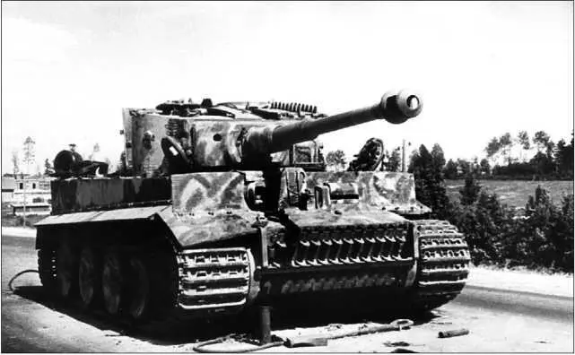 Тигр подбитый частями Красной Армии 3й Белорусский фронт 8 июля 1944 года - фото 100
