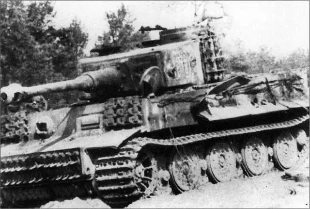 Еще один подбитый Тигр Западный фронт апрель 1945 года Представим себе - фото 143