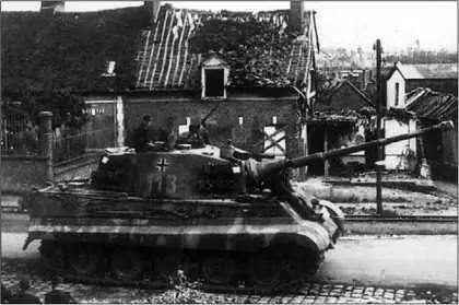 Королевский тигр из состава 101го тяжелого танкового батальона СС - фото 193