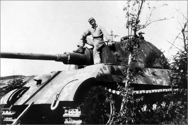 Подбитый Королевский тигр из 511го тяжелого танкового батальона в так - фото 220
