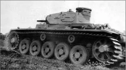 PzIII AusfA в движении Хорошо видны опорные катки большого диаметра - фото 7