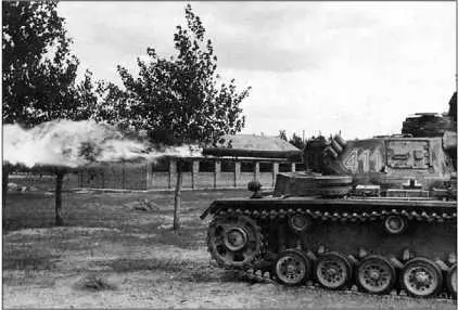 Огнеметный танк PzIII AusfMFI в бою Восточный фронт лето 1943 года - фото 95