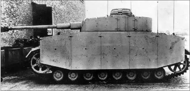 PzIV AusfG изготовленный в мае 1943 года Эта машина переоборудована в - фото 162