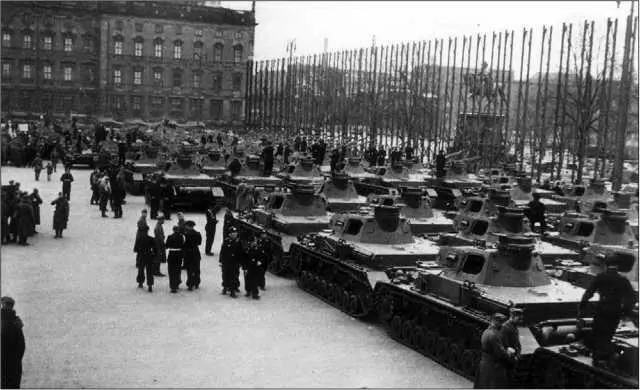 Торжественная передача Вермахту танков модификаций А В и С состоялась 20 - фото 168
