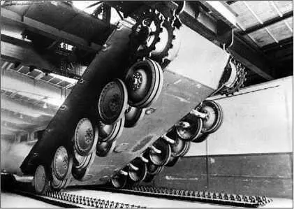 Первые серийные пантеры на сборочной линии фирмы MAN 1943 год вверху - фото 219