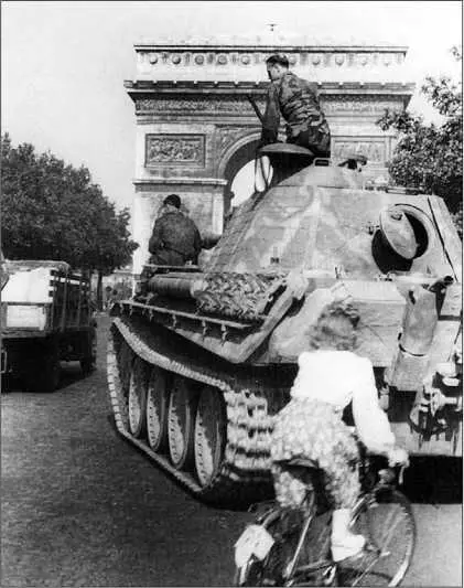 Пантера на улице Парижа Лето 1944 года Я увидел достаточно и вернулся - фото 302