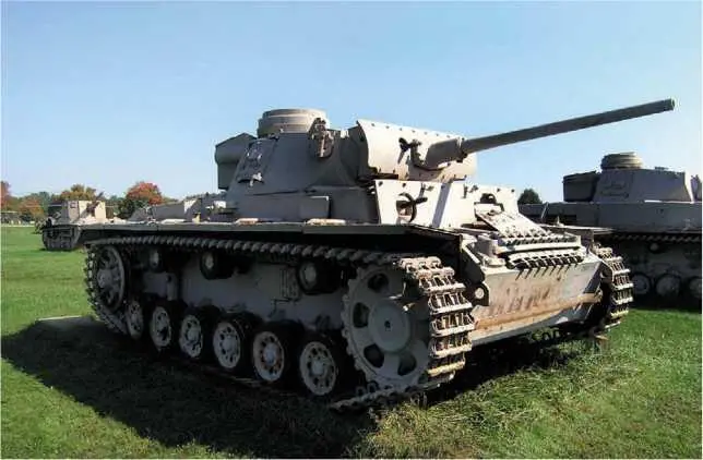 Panzer III AusfL в экспозиции военного музея на Абердинском полигоне в США - фото 321