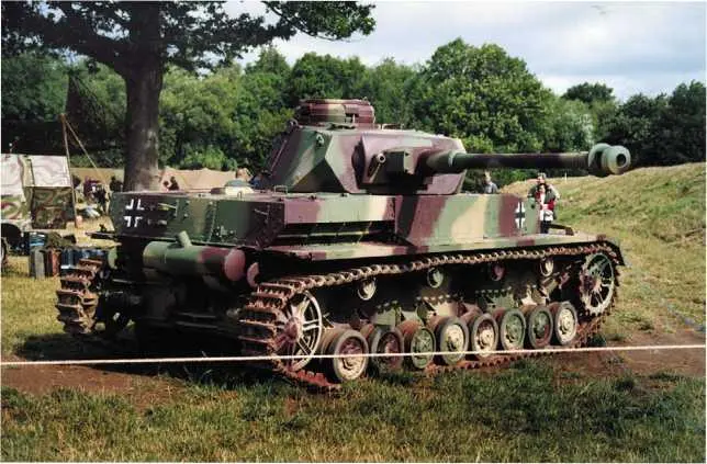 Panzer IV AusfH во время проведения шоу Война и мир 2001 WarPeace Show - фото 331