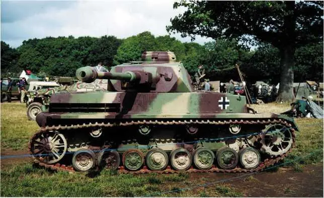 Panzer IV AusfH во время проведения шоу Война и мир 2001 WarPeace Show - фото 332
