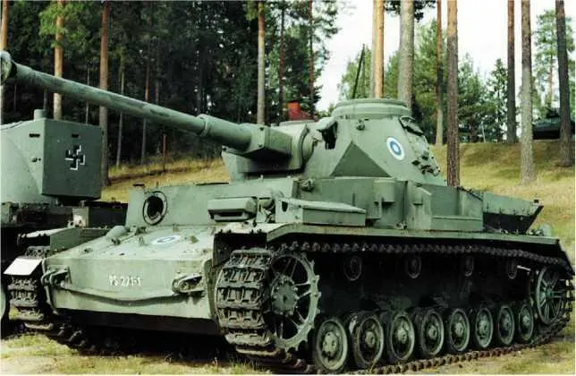 Panzer IV AusfJ в экспозиции танкового музея в Пароле Финляндия - фото 333