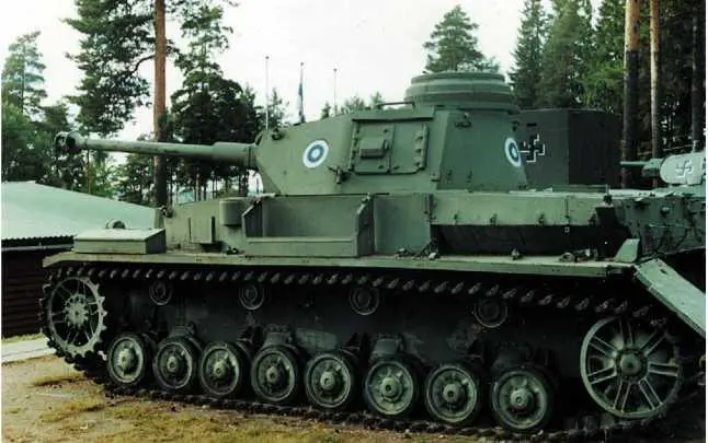 Panzer IV AusfJ в экспозиции танкового музея в Пароле Финляндия - фото 334