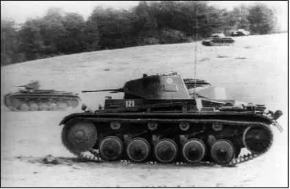 Танки PzII AusfB на тактических занятиях 1930е годы PzII AusfDE В - фото 113
