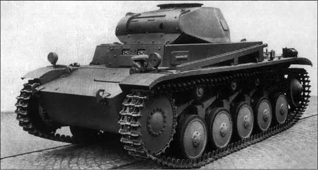 Один из первых серийных танков PzII AusfC 1939 год PzII AusfF 27 - фото 114