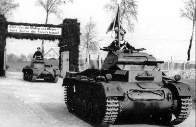 Легкие танки PzII AusfB и PzI AusfB из состава 1го батальона 10го - фото 122