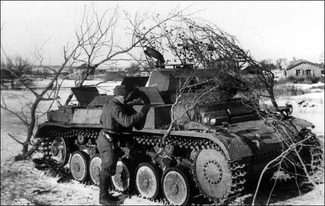 Знакомство с трофеем PzII AusfF захваченный на хуторе Сухановский Донской - фото 142
