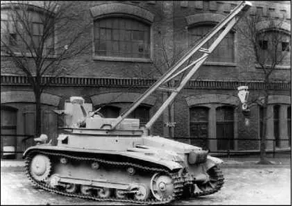 БРЭМ на базе танка PzII одной из ранних модификаций Несколько танков - фото 151