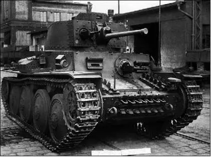 Один из последних серийных танков Pz38t AusfG изготовленный 2 июня 1942 - фото 225