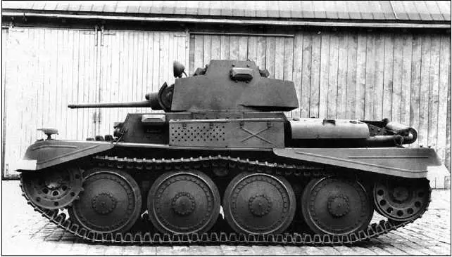 Разведывательный танк TNHnA во дворе фирмы ВММ 1941 год Летом 1942 года - фото 241