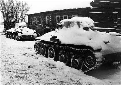 Брошенные при отступлении танки Pz38t Район Тихвина декабрь 1941 года В - фото 266