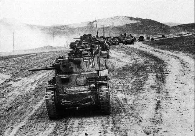 Колонна танков Pz38t 22й танковой дивизии выдвигается на исходные позиции - фото 275
