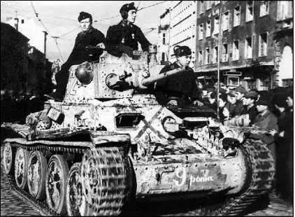 Pz38t из состава 9й роты болгарской танковой бригады на параде в Софии - фото 279