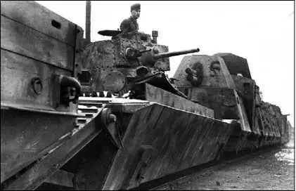 Pz38t на бронеплатформе немецкого бронепоезда В этой роли боевые машины - фото 281