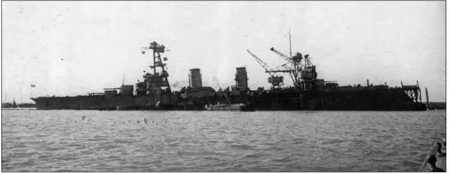 Красный Кавказ в плавучем доке во время ремонта в Поти 1942 г Был - фото 44
