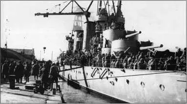 Погрузка десанта на крейсер Красный Кавказ 6 ноября 1942 г в командование - фото 48