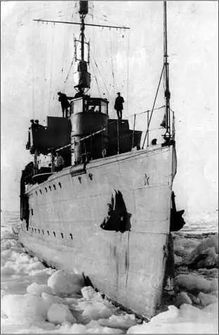 Эсминец Войков во время перехода Северным морским путем 1936 г Заложен 16 - фото 96