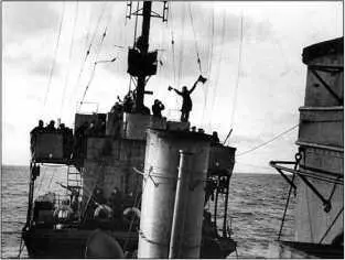 Вид на носовую надстройку эсминца Незаможник 19441945 гг 12 января 1949 - фото 102