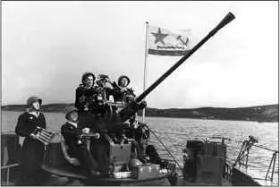 Гвардейский военноморской флаг эсминца Гремящий В 1943 году Гремящий - фото 119