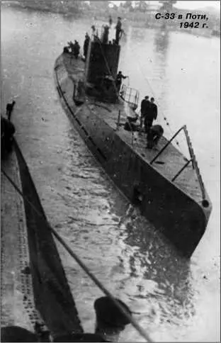 С33 в Поти 1942 г 1942 год лодка встретила в текущем ремонте в Поти После - фото 232