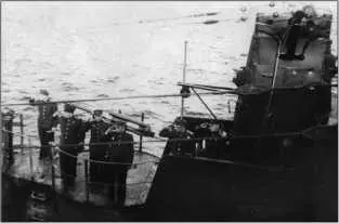 На мостике С13 весналето 1944 г В 2110 были обнаружены ходовые огни При - фото 238