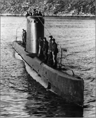 М172 возвращается из похода осень 1941 г 1 мая в районе мыса Кибергнес - фото 249