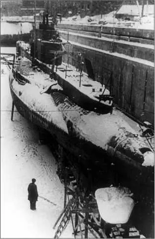 Лембит в сухом доке Свеаборга январь 1945 г В 1946 г лодка была выведена - фото 267