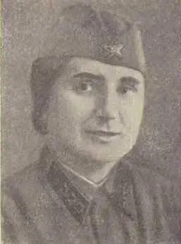 Старший военфельдшер В С Раевская 1941 г Военфельдшер Р И Абакумова - фото 24