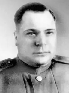 Николай Андрианович Королев родился в 1907 году в семье обжигальщика кирпича в - фото 17