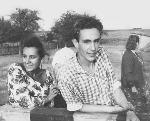 Мама с Сашей в Крыму 1962 г Александра Ивановна и Александр Высоцкие Май - фото 79