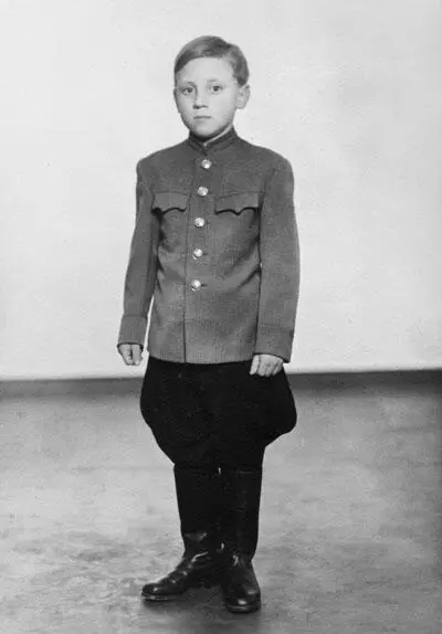Володя Высоцкий Германия Эберсвальде 1947 г Но подтрунивать над братом - фото 181