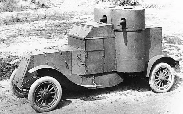Один из первых серийных образцов бронеавтомобиля Остин 2й серии 1915 год - фото 51