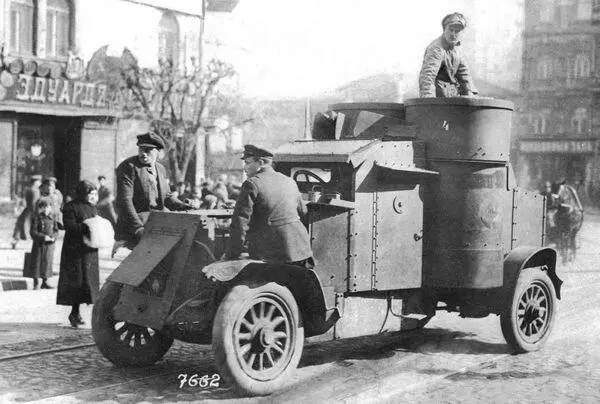 Бронеавтомобиль Остин 3й серии на улице Киева Весна 1918 года Возможно - фото 70