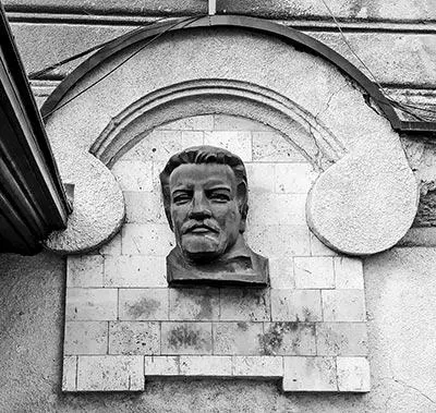 Бюст А И Куприна Мемориальная доска А И Куприну Мемориальная доска В Е - фото 120