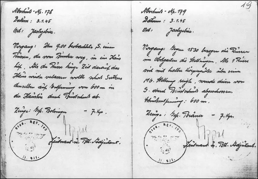 Немецкий солдат прижимается к земле в окопе во время боя 9 января 1945 года в - фото 29