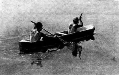 Рис 36 Испытание долбленой лодки на р Ангаре в 1957 г В Ангарской - фото 46