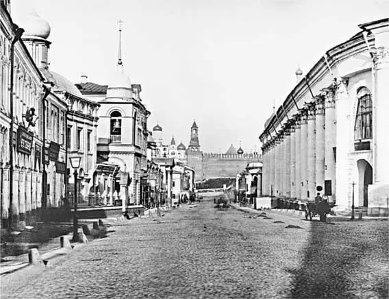 В конце XV века по склонам от улицы к реке были поселены семьи - фото 26