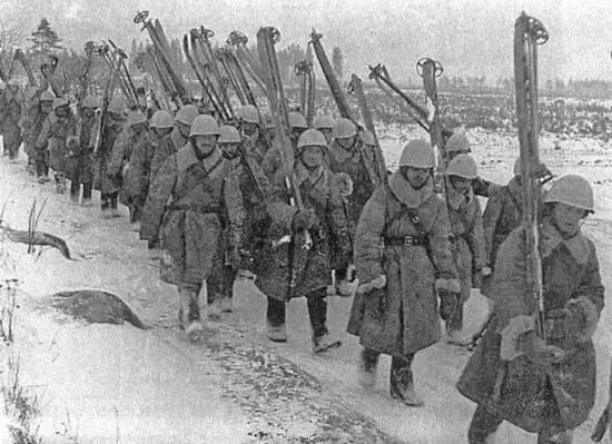 Подразделение лыжников направляется на передовую Январь 1943 г На Неве - фото 19
